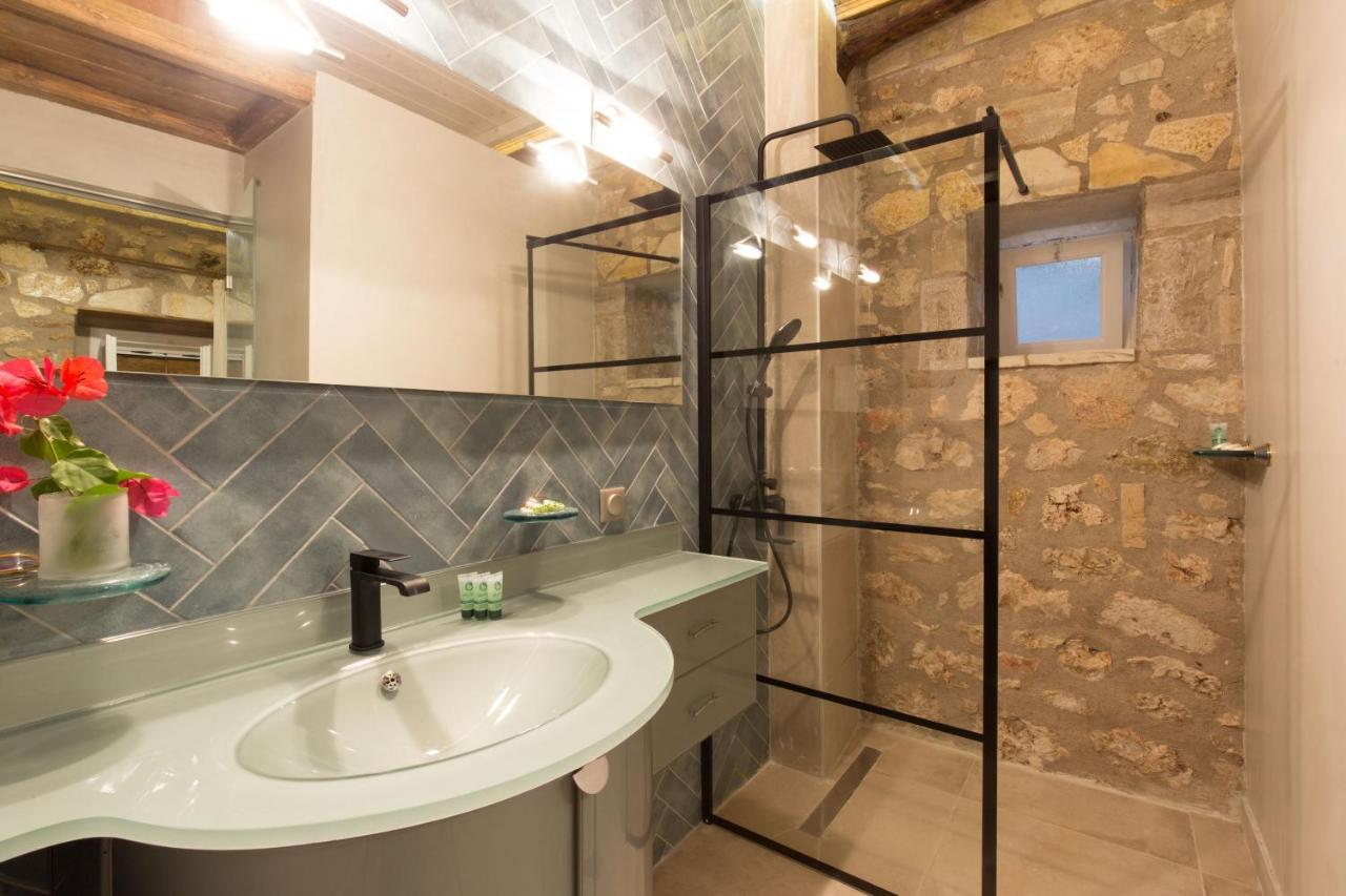 Stone Suites At Lefkada'S Old Port Exterior photo